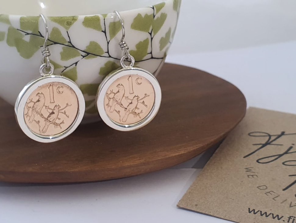 Sterling Silver South African One Cent Coin Earrings! 

#sterlingsilver #sterlingsilverjewelry #southafrican #southafricanonecent #onecent #mossie #mossies #earrings #dropearrings #handmade #handmadejewelry #proudlysouthafrican #letssparkle #fjietfjieuw #wedeliverhappiness