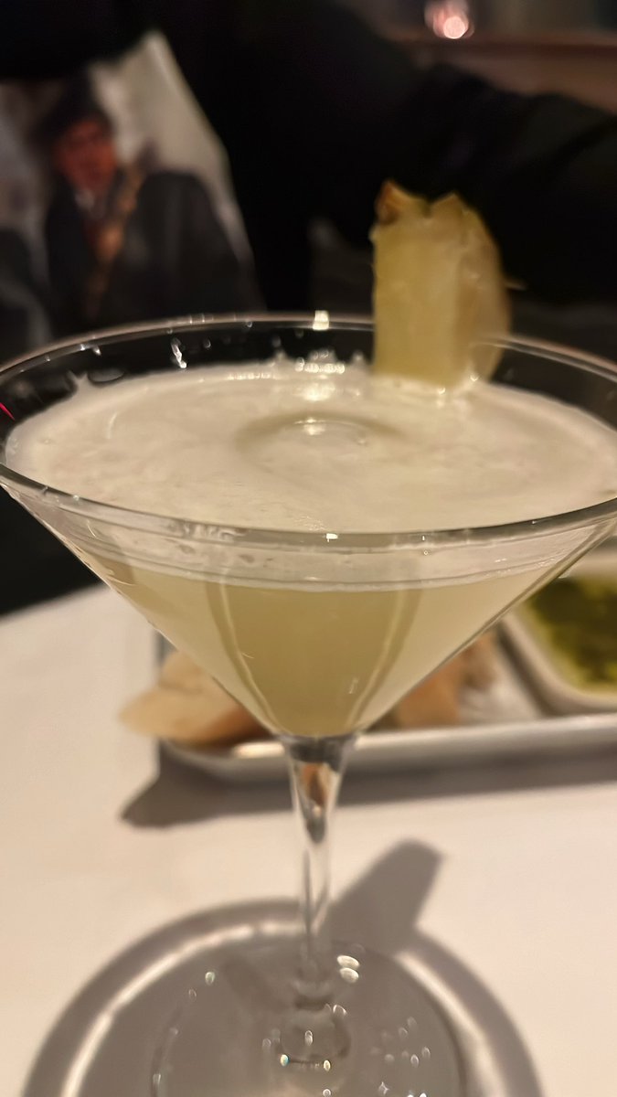 This pineapple martini was good af 🤤