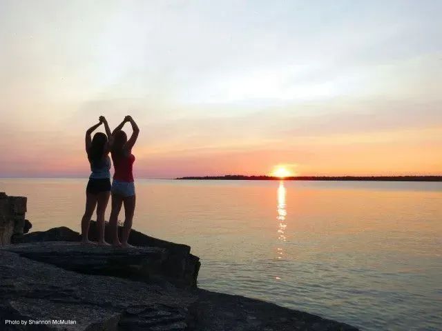 Sunset, Providence Bay, Manitoulin #photography #travel buff.ly/3vfrDxH Put Manitoulin Island on your bucket list! #manitoulinmagic