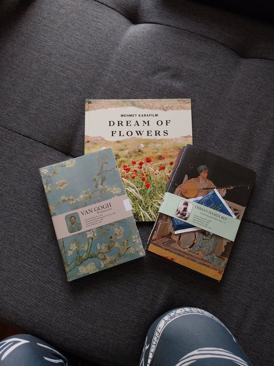MiriBu01's tweet photo. Folks, i got my package from the wonderful @karafilm_mehmet and i love it!🤩😍 thank you so much for this beautiful piece and the nice art books🥳 https://t.co/RozBUvIAqG