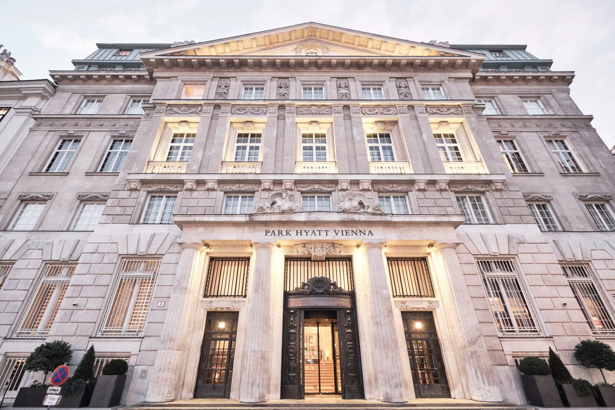 Creditors at Vienna-based real estate and retail group Signa agree to a plan to transfer assets held by its divisions Signa Prime Selection and Signa Development Selection, which include the 146-room Park Hyatt Vienna, into receivership. @Hotel_News_Now costar.com/article/459349…