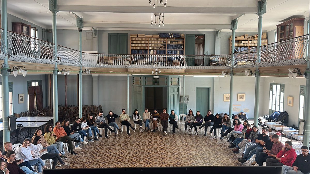 TandemSocial's tweet photo. A @TandemSocial ja hem inaugurat la primera trobada d'equip de l'any a Valls! 

Una jornada on ens vam envoltar de la impressionant Sala d'Actes de la #CooperativaAgrícoladeValls i en la qual hem seguit avançant la nostra reflexió estratègica i fent equip 🙌 https://t.co/zHj6KbV9nt