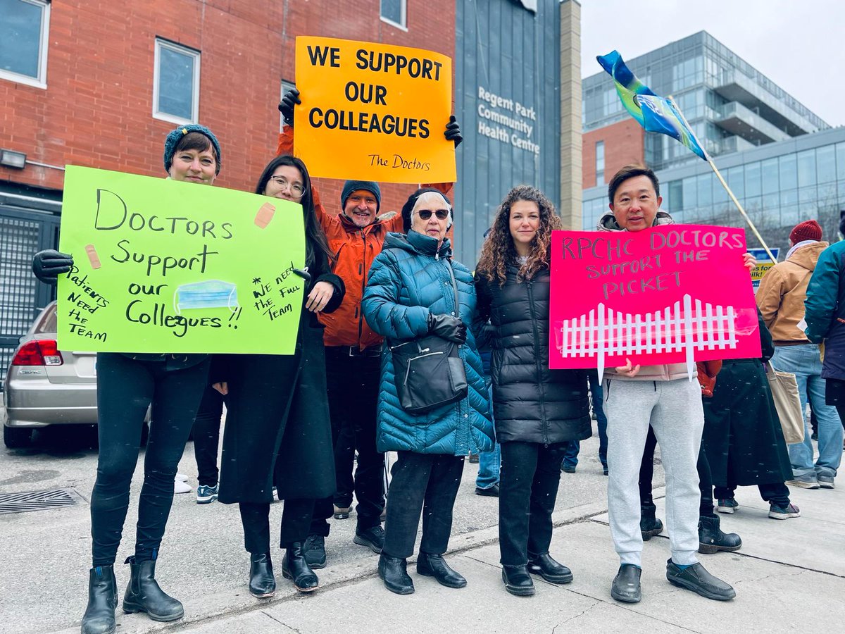 This is what solidarity looks like! Community members, labour allies & community health care workers rallied outside of Regent Park Community Health Centre (RPCHC) today. Together, we sent a strong message to the employer: the community and the union stand with RPCHC workers! /1