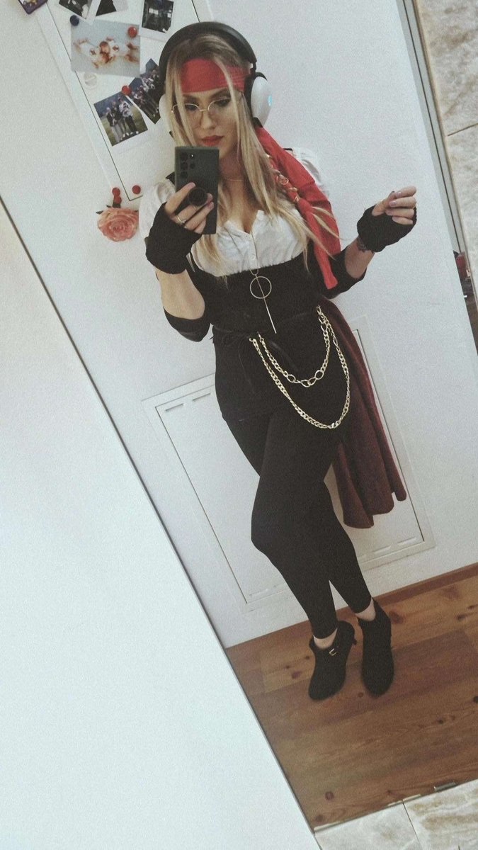 Naguura's tweet photo. Put together a last second pirate outfit for the Plunderstorm release today! Yarrrrr 🏴‍☠️

Hope it's playable before midnight my time 😅

Live at https://t.co/6U3q4ShfvE https://t.co/amLYACO4jb