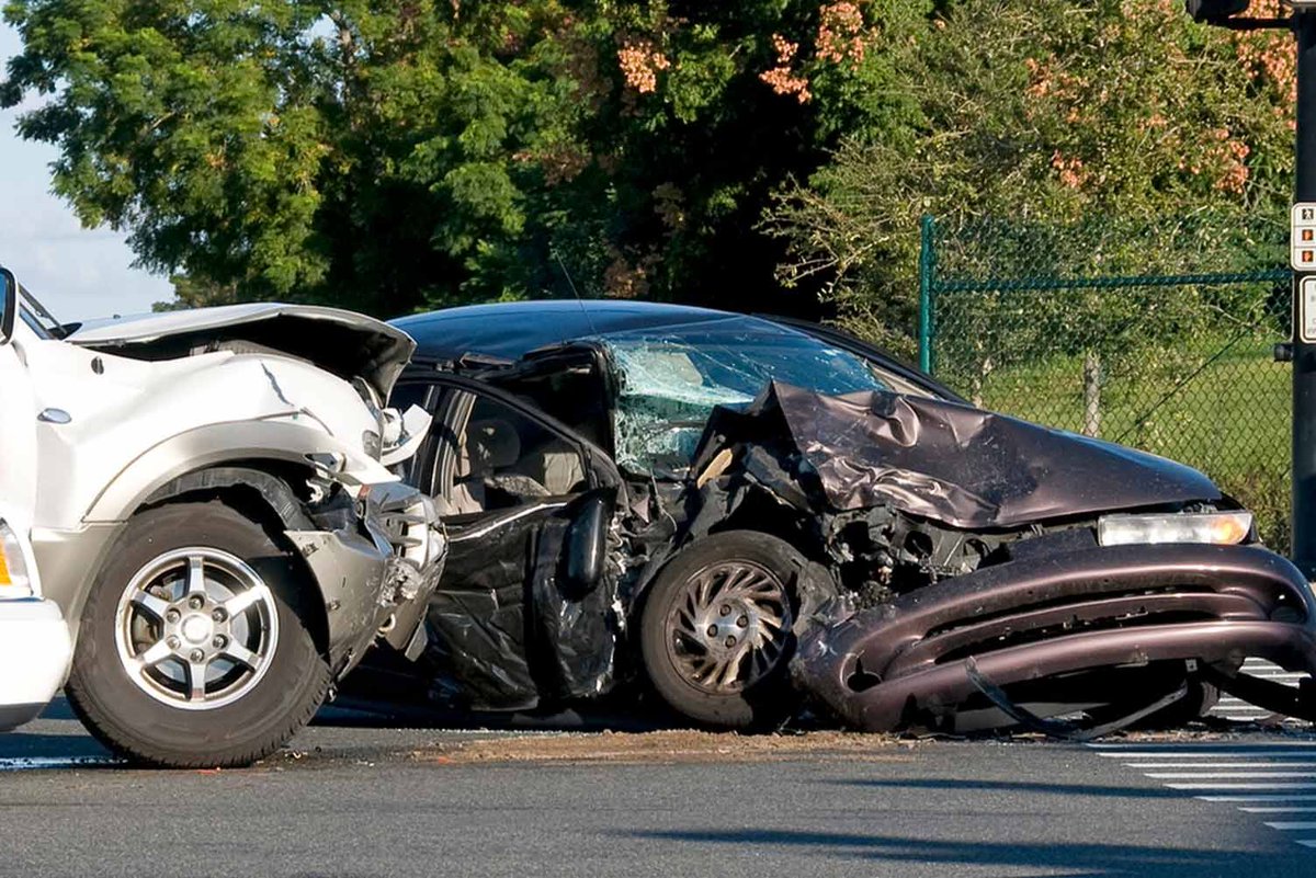 🤔 What happens when the responsible driver in an accident is no more? An experienced attorney can help you explore your options and navigate the legal complexities. Get in touch with us today! #LegalGuidance #AccidentClaims