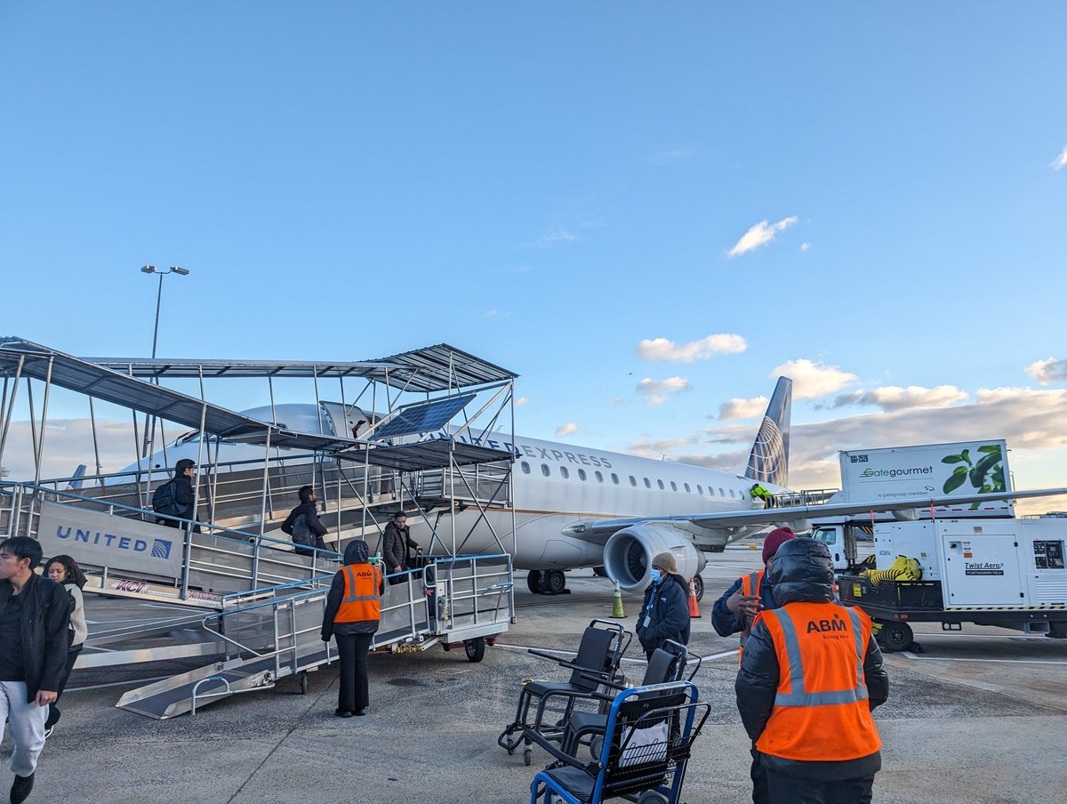 ワシントンまで乗ってきたEmbraer175。Flybeのときかガラパゴス行くとき以来かな🤔UnitedExpressとか乗る機会ないのでそれも良かったです🙂