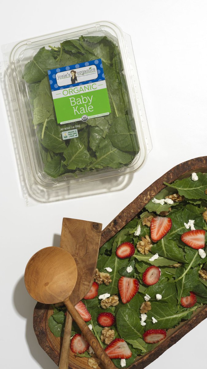 Walnuts + Strawberries are always a salad crowd pleaser to add to Josie's Organics Baby Kale, with your favorite dressing! 🍓 #organic #organicgoodness #freshveggies #kale #kalesalad #babykale #salad #josiesorganics