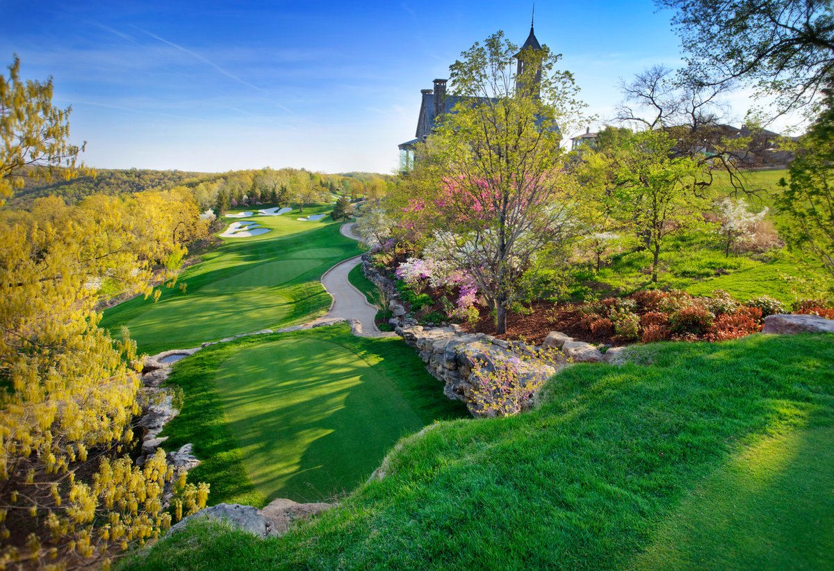 The dogwoods are blooming, the birds are singing and the grass is turning green. You know what that means... Spring has officially sprung in the Ozarks! Snag your tee time: bigcedar.com/golf/book-tee-…