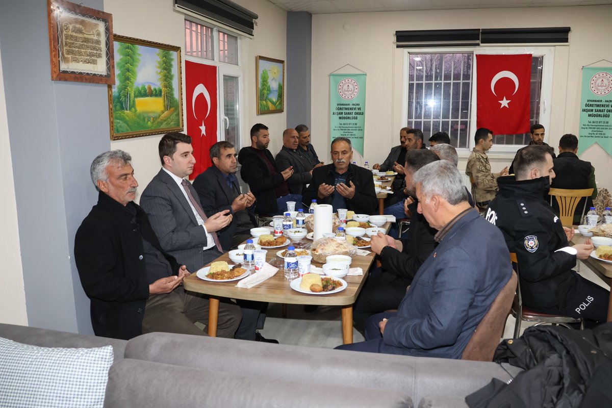 Kaymakamımız/Belediye Başkan V. Doğukan KOYUNCU; 

Şehit ve Gazi Ailelerine düzenlenen iftar yemeği programına katıldı.

<a href="/DogukanKoyuncu_/">Doğukan Koyuncu</a> 
<a href="/dbakirvalilik/">T.C. Diyarbakır Valiliği</a>