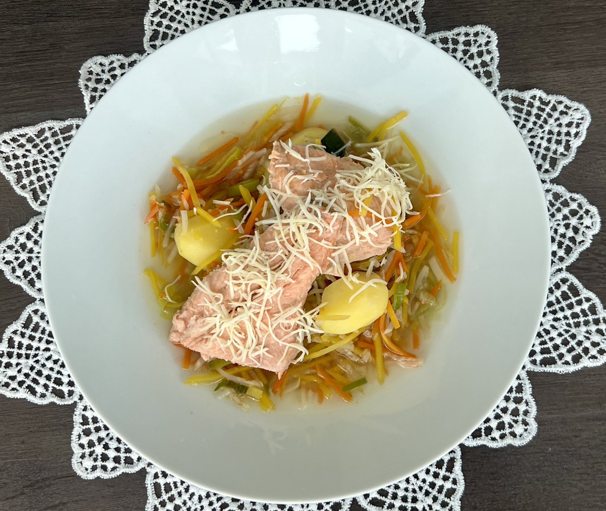 Wir hatten heute einen ziemlich ausgefüllten, anstrengenden Tag, der nun mit Hunger endet. 

Die Saiblingsfilet mit Kren und  Wurzelsud schmecken echt hervorragend und sind superschnell fertig: private-taste.at/post/kren-saib…

#Fisch
#privatetastebyanitamoser