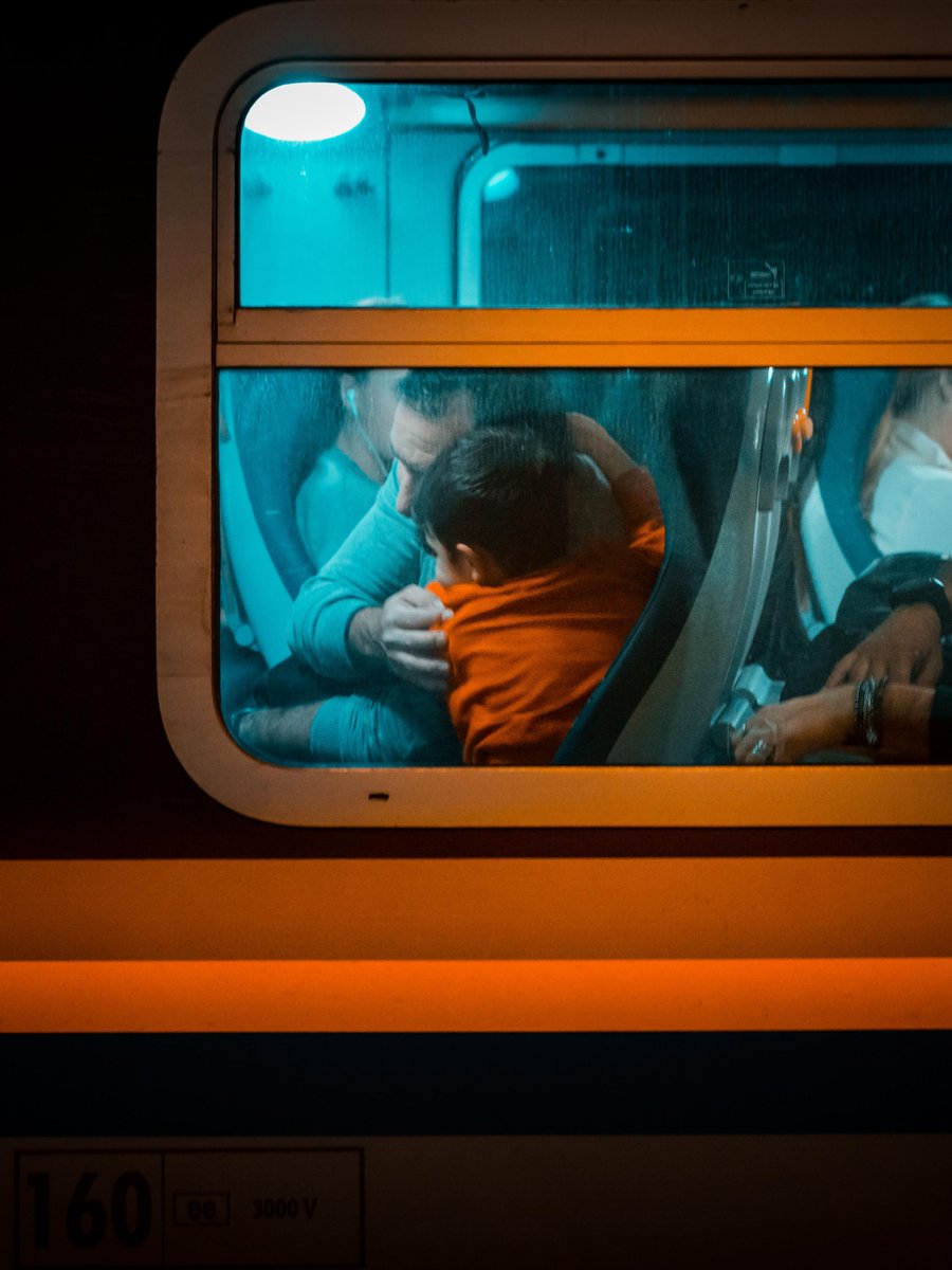 Auguri a tutti i papà! 💙 L'iconico stile di Natybtw cattura l'essenza del legame padre-figlio e celebra i nostri supereroi di tutti i giorni. 📸 | Scattate con A7III #Sony #SonyAlpha #FestaDelPapà #FathersDay