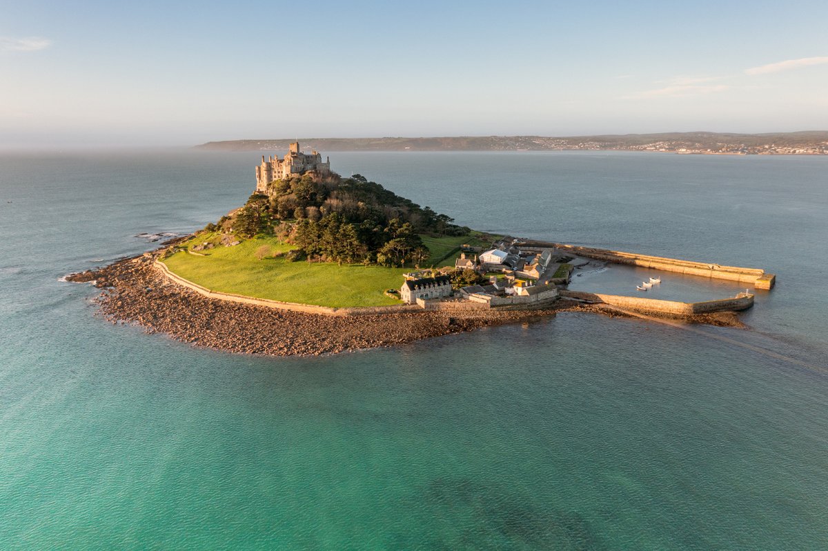 A huge welcome and thank you to @WarrensBakery who have come onboard as the West Cornwall sponsor of #EveryMileMatters 💚 Join us on Sat 11th May on a fundraising walk from Penzance to Perranuthnoe 🔗 southwestcoastpath.org.uk/love-the-coast… 📷 Different View Photography 📍 St Michael's Mount