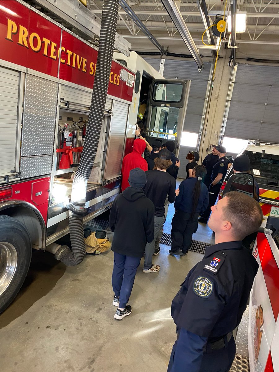 Regina_Fire's tweet image. Scott Police Academy @scott_academy visited Firehall 4 today to learn about the job! #yqr