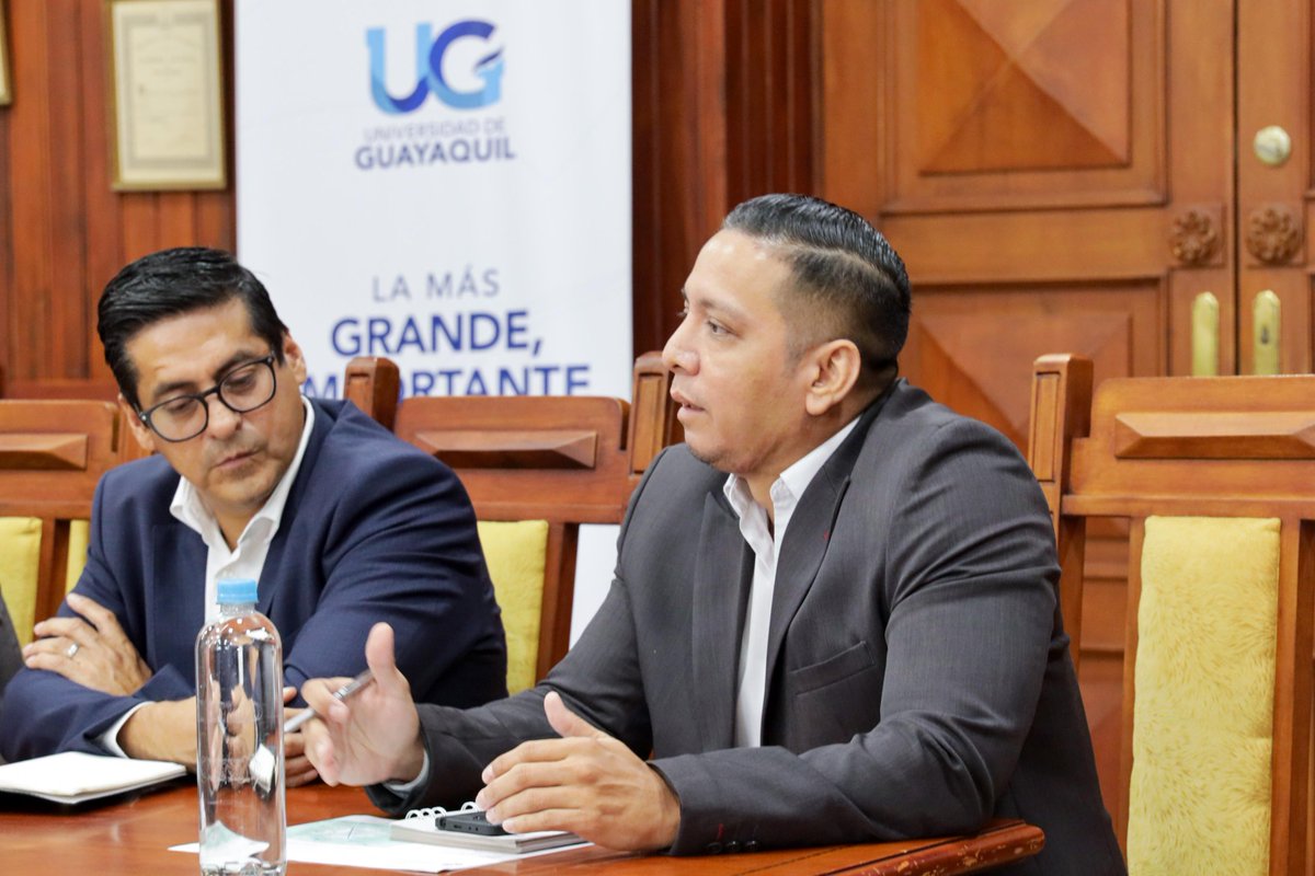 Dialogando con el Dr. Pablo Beltrán, Presidente del CES, y el Alcalde Nery Jaramillo sobre llevar la UG a más cantones. Fortaleciendo nuestra sociedad.

Paco Morán 

#UniversidaddeGuayaquil
#SeguimosMarcandoHistoria