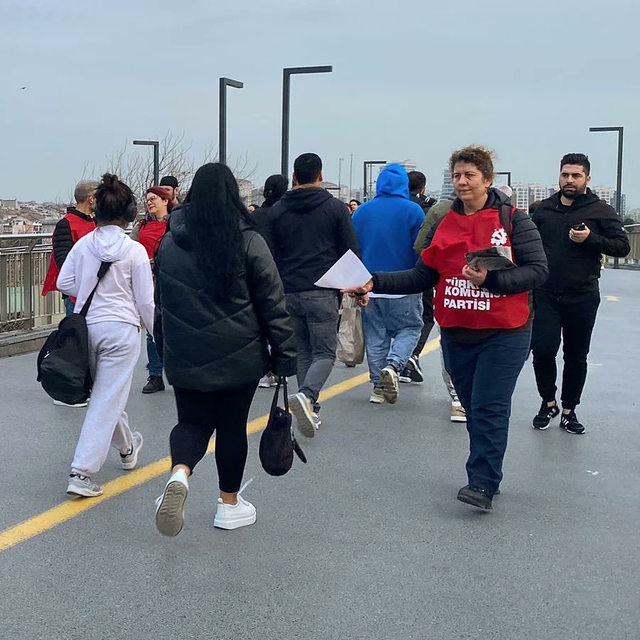 🚩 Bugün Zeytinburnu metrobüs durağı önündeydik.

Komünist belediyecilik ilkelerini ve örneklerini yaygınlaştıracağız!

#zeytinburnu #tkpzeytinburnu #yerelseçim2024
#komünistbelediyecilik <a href="/istanbul_tkp/">TKP - İstanbul</a>