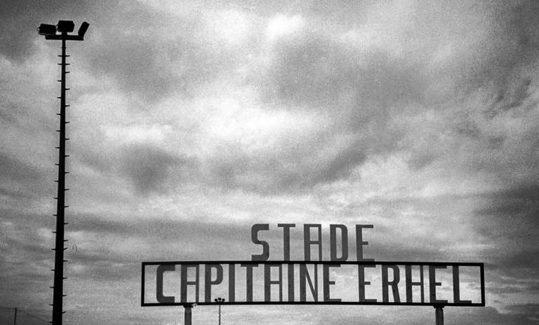 Jour de match.

#erquy #analogphotography #filmphotography #filmisnotdead #35mmfilm #kodaktrix #ricohr1 #bw #bwfilmphotography #photooftheday #photography #bwlovers #heyfsc #renanperon #stade #match #nuages #cloudy