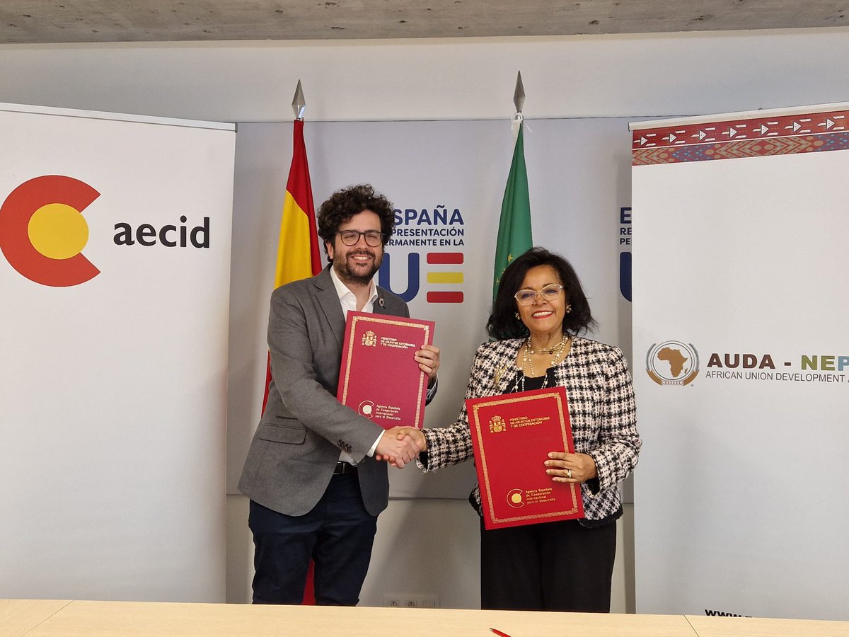 anton_leis's tweet photo. Just signed a new strategic partnership with our sister agency @NEPAD_Agency focusing on empowering African youth and women to unleash their full potential

An initial €5️⃣M to help energize Africa in line with @_AfricanUnion 2063 Agenda

Great to catch up @nardosbthomas &amp; team! https://t.co/1WXGCnPqnA