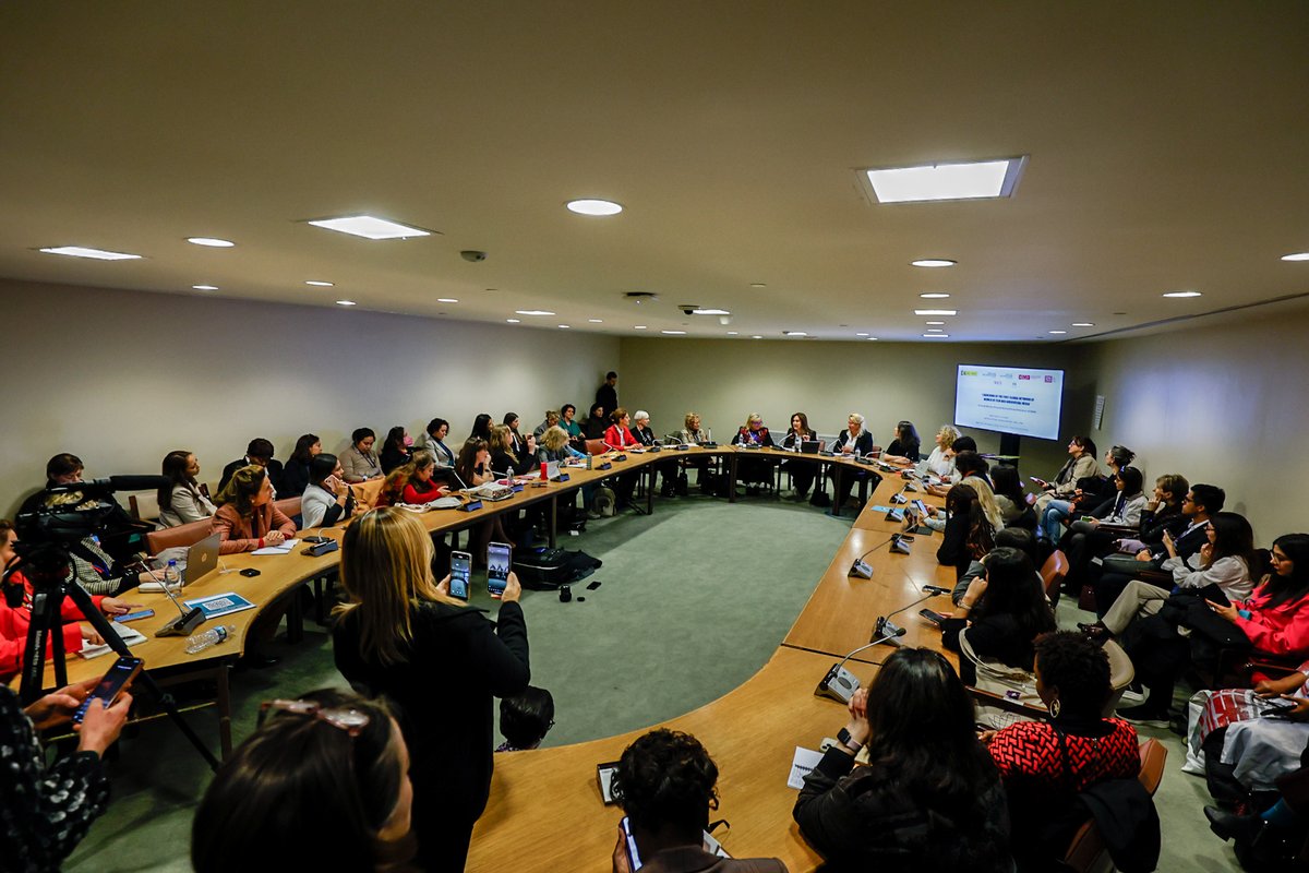 El pasado lunes estuvimos presentes en la sede de la ONU en New York. Junto a más de 40 entidades asistentes hemos sentado las bases para la creación de una red internacional que busca la igualdad de género en el cine y el sector audiovisual.
📎 cimamujerescineastas.es/cima-y-onu-muj…
