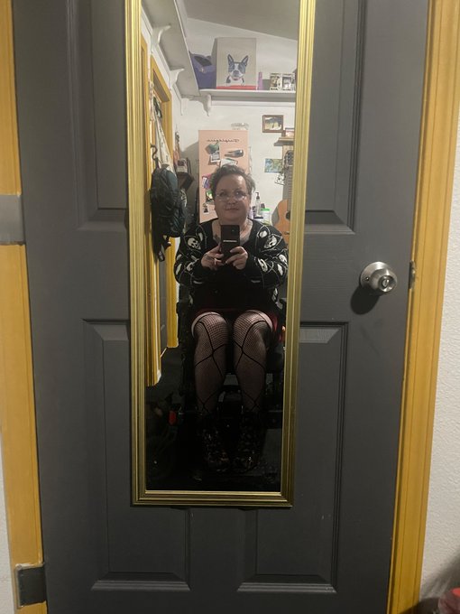 Willow is taking me on a date 😸! #CoupleGoals https://t.co/9kPuXYCnzL<a href="/tag/couplegoals"class="tags">#CoupleGoals</a>