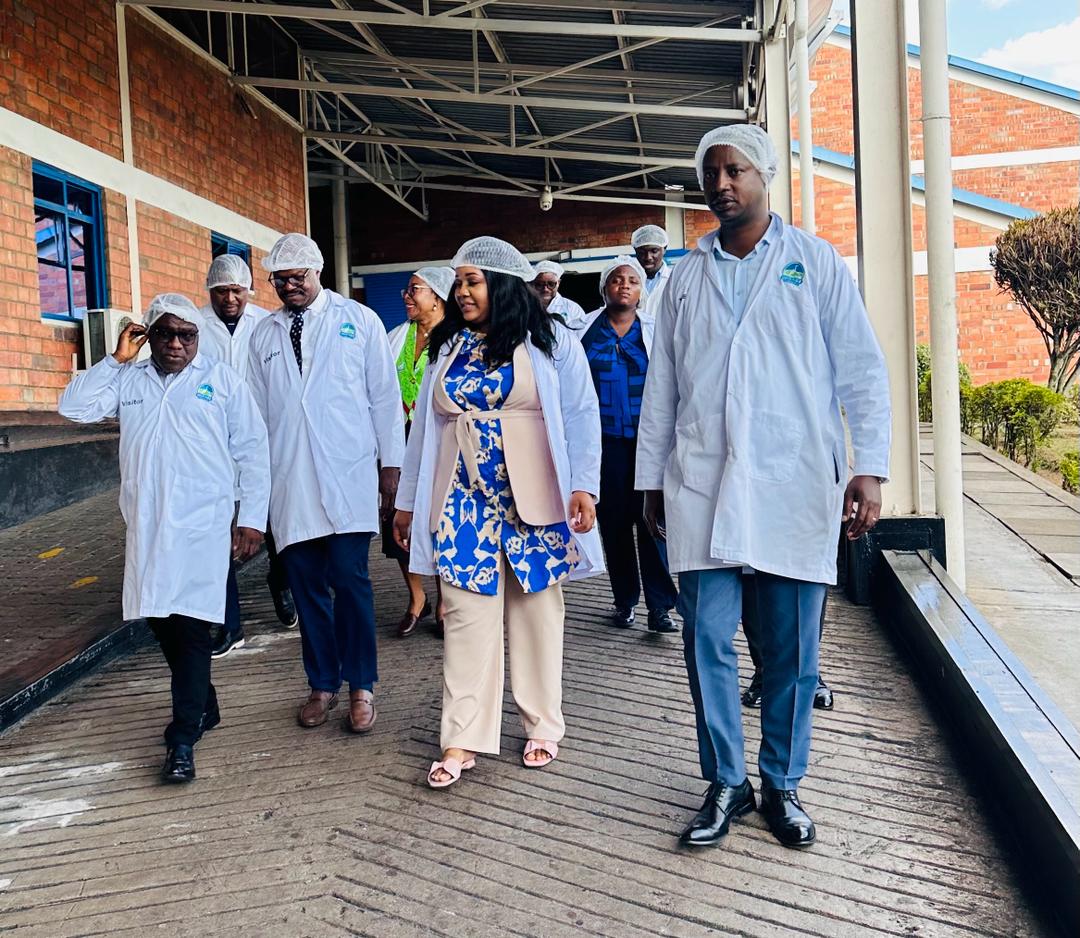 Appreciative of our Hon Deputy Minister Sheilla Chikomo and her delegation being hosted by the MD and his team at Inyange this afternoon. Showcasing their products and processes. About the fruit juices, water, yoghurt, Milk and many more. @MoFA_ZW @AlwaysInyange