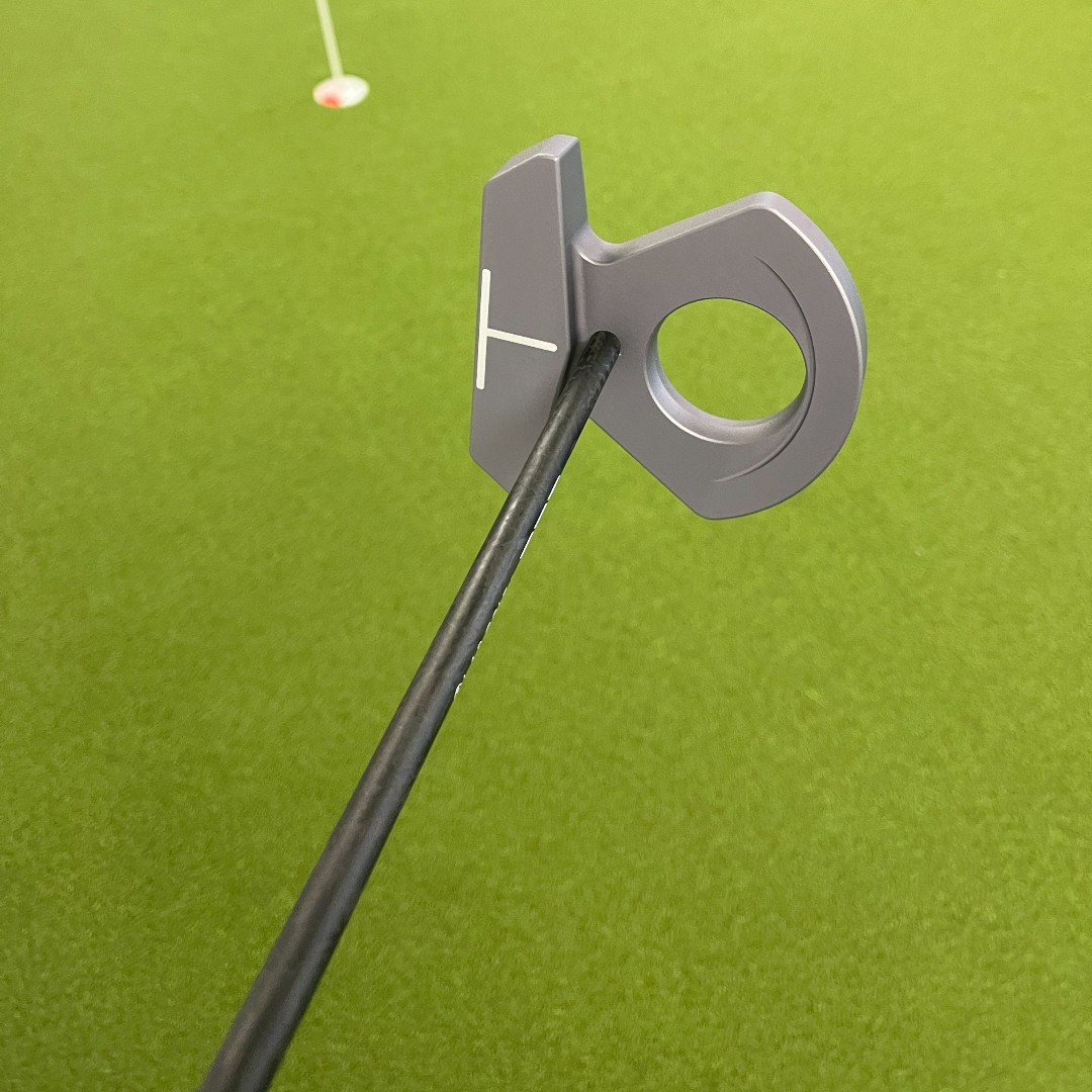 2ndSwingGolf's tweet image. Phil Mickelson was recently spotted practicing with this L.A.B. Golf DF3! ⛳  What are your thoughts on this smaller version of the original L.A.B. Directed Force? 

This putter will be available online soon! bit.ly/43nSx2Z
#tradeintuesday #2ndswinggolf #labgolf