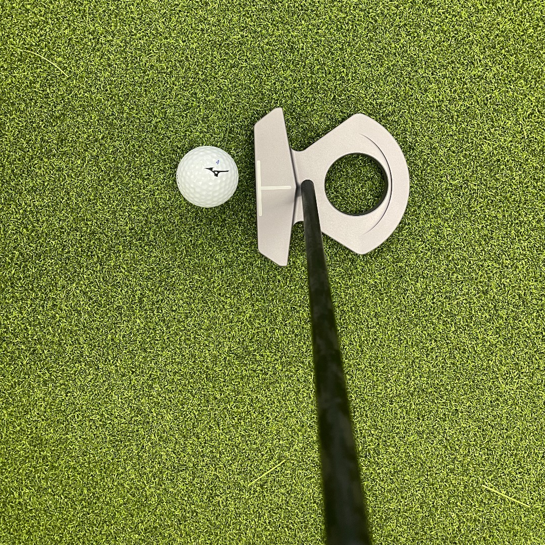 2ndSwingGolf's tweet image. Phil Mickelson was recently spotted practicing with this L.A.B. Golf DF3! ⛳  What are your thoughts on this smaller version of the original L.A.B. Directed Force? 

This putter will be available online soon! bit.ly/43nSx2Z
#tradeintuesday #2ndswinggolf #labgolf