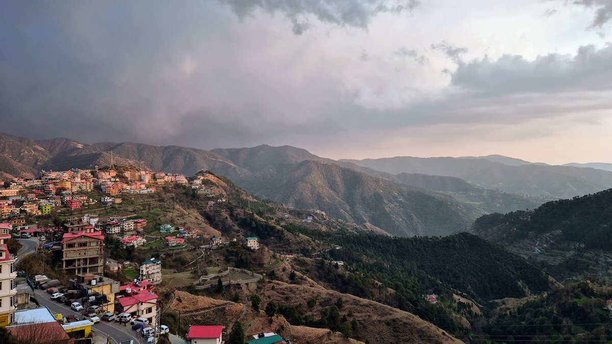 drnipunjindal's tweet photo. मैं सुकून कहूँगा,
तुम पहाड़ समझना।
@drnidhijindal #Shimla https://t.co/9XaHmUny09