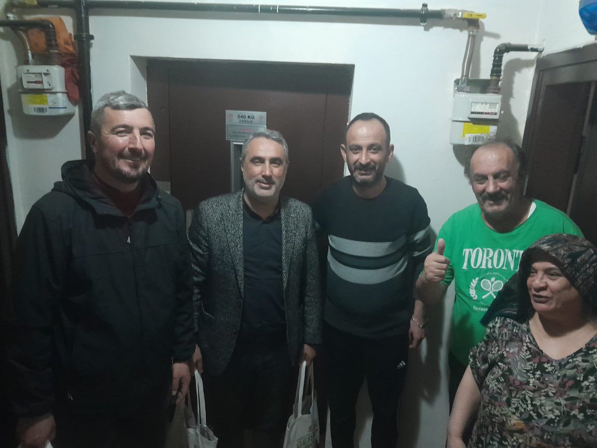 akcekmekoy's tweet photo. 📍Sultançiftliği Mahallesi

Sokak bazlı seçmen ziyaretlerimize hız kesmeden devam ediyoruz. 

Komşularımız ile gönül bağımız her zaman güçlü kılmak adına #DahaGüçlüÇekmeköy için.. 
 
#Yenidenİstanbul için..
#HazırızKararlıyız 

@osmannnurika @akiniilhan @AhmettPoyraz https://t.co/Si0VFqhJK7