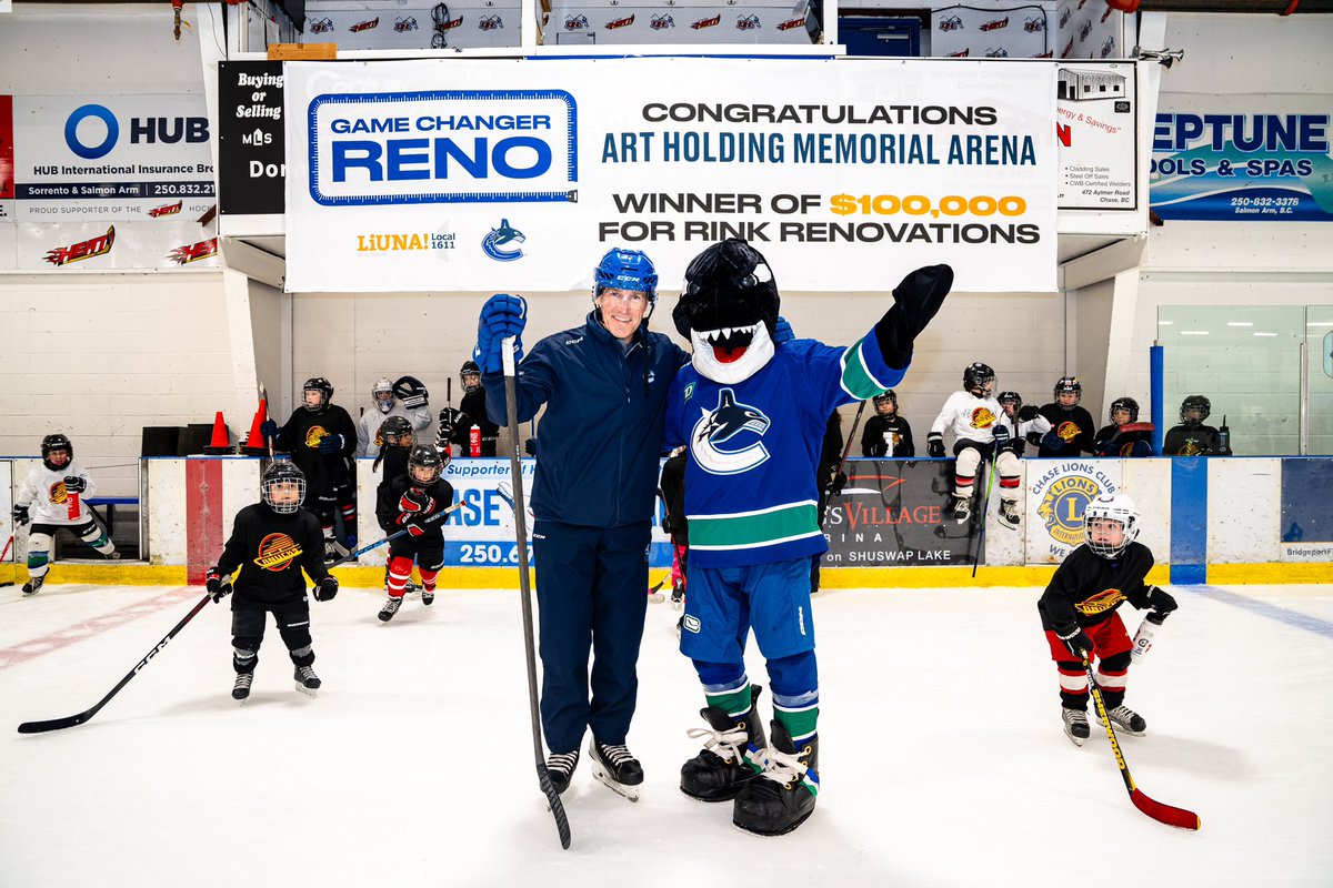 Surprise! I had the pleasure yesterday of presenting 100k to the winner of the @liuna1611 and @canucks Game Changer Reno contest to the village of Chase BC. They will now be able to renovate and upgrade their beloved, Art Holding Memorial Arena. 🏒🥅⛸️👏 @rogers #weareallcanucks