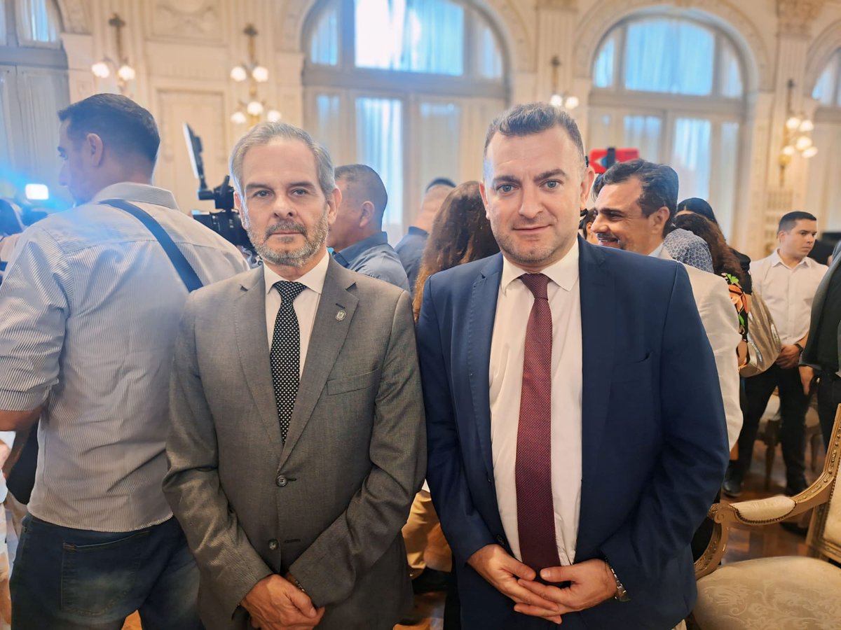 AlbarracinDif's tweet photo. El Gobernador @OsvaldoJaldo  y el Rector de la Universidad Nacional de Tucumán, Sergio Pagani, encabezaron la firma del convenio a través del cual se dictará la carrera de Abogacía de @Derecho_UNT en cuatro municipios del interior. https://t.co/X2lkJzTb19