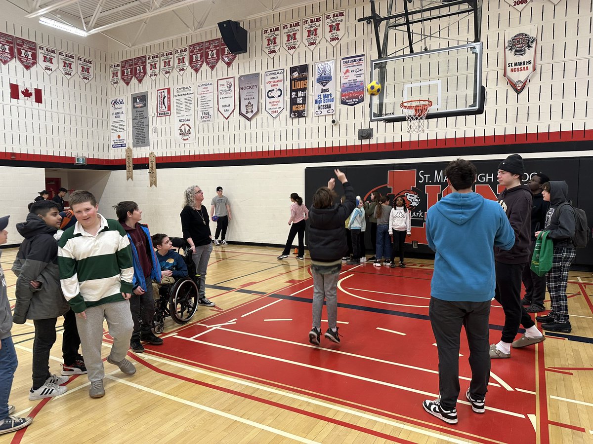 A warm Lion welcome to
St. Mary’s for their Feeder School tour today! The future class of 2030! 🦁🐾 <a href="/StMarkOCSB/">St. Mark High School</a>