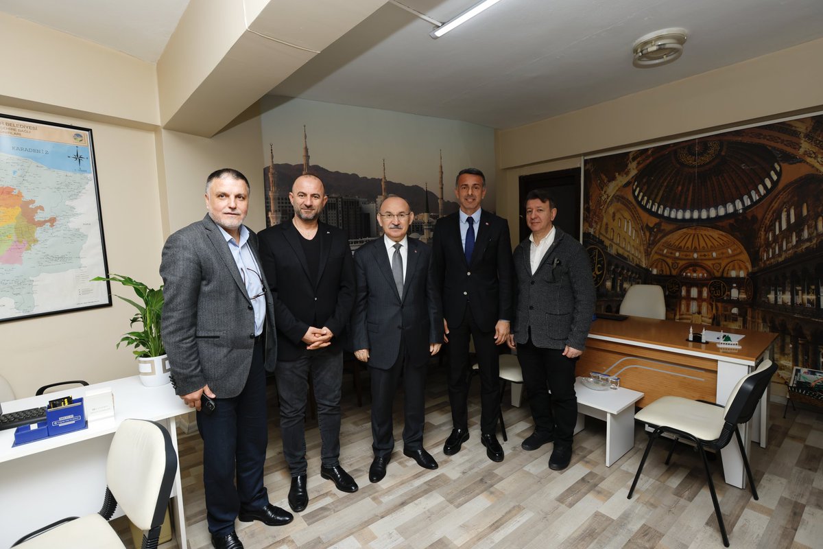 sakaryaafd's tweet photo. Sakarya Valimiz Sayın Yaşar Karadeniz derneğimizi ziyarette bulundu. Ziyarette Başkanımız Ömer Bektaş yönetici arkadaşlarımız Kurtuluş Turna, İbrahim Koşutan ve Ferhat Küçük hazır bulundu. 
Sayın Valimize nazik ziyaretleri için teşekkür eder, çalışmalarında başarılar dileriz. https://t.co/fMiD4g72Xl