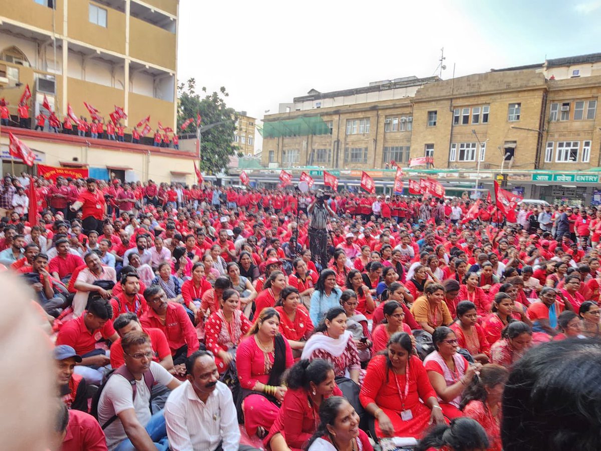 venupnair_nrmu's tweet photo. Comrades, 
Hearty congratulations to all of you for your invaluable enmass presence to make today's Maha Morcha organised by our union NRMU(CR/KR) in front of DRM Mumbai a grand  success. 

Special thanks to all our Divisional/Branch Office Bearers of every Division to mobilise the huge gathering wherein there was visible presence of Youth and Women participants and made it very  vibrant  and exhilarating.

Laal Salaam to all participants,  to give a strong message to the administration that our committed cadre have indisputable faith and trust upon me and the leadership of our union and the whole cadre of the union is prepared to fight against injustice whenever it is required.

Mazdoor Ekta Zindabad...
NRMU (CR/KR) Zindabad...
With regards, Venu P Nair GS 🙏🏻

@ShivaGopalMish1 @ITFglobalunion @AIRF_COMMS @airfindia @NWREU @lumding39425