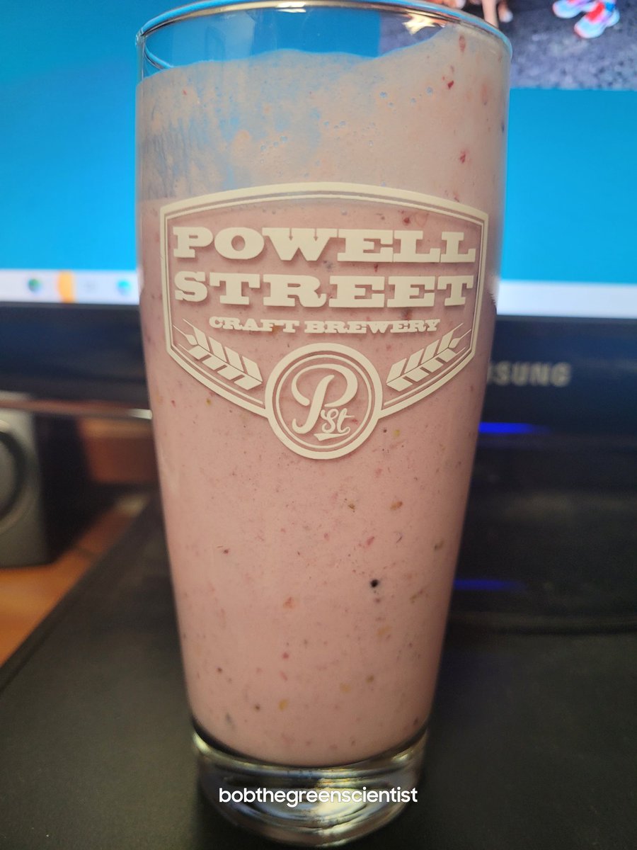 cannabisinfuse's tweet photo. Mixed berry yogurt, fresh berries, milk, and strawberry milk #hash20 smoothie to get my morning going 😋 thank you @spoonfulofdank_ @RainingRosin https://t.co/jTeXuHl7np