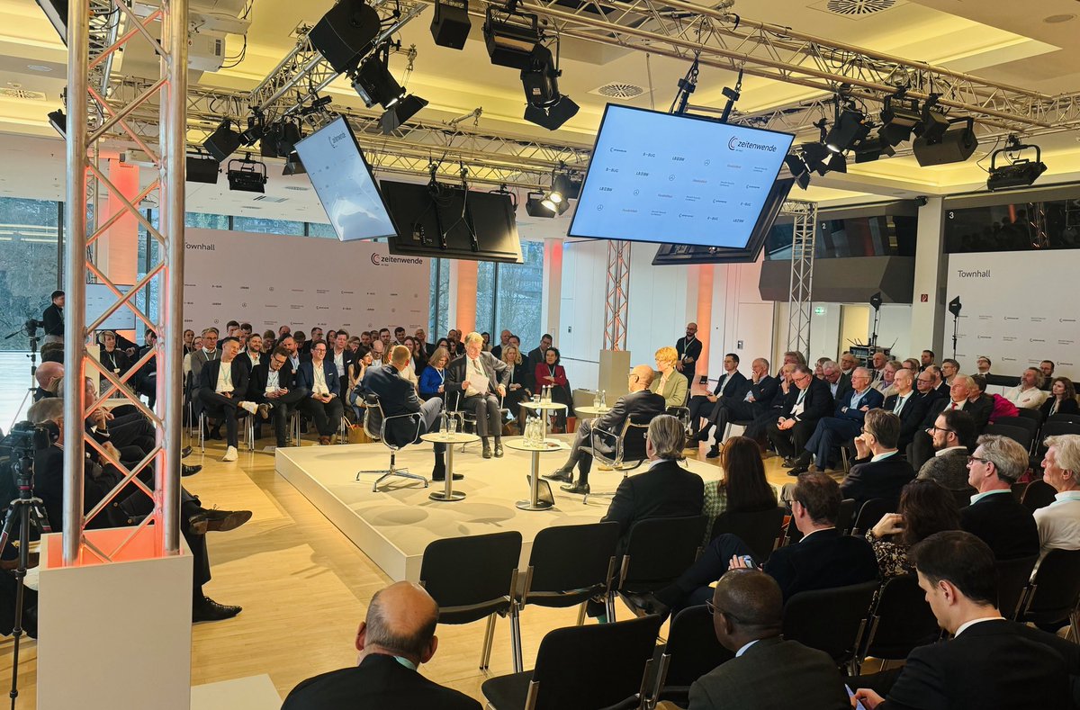 nicolange_'s tweet photo. “Es geht bei der Ukraine nicht nur um Versprechen, es geht um unsere eigene Sicherheit. Das müssen wir begreifen, damit wir dann wirklich das Notwendige tun.” ⁦@MSCheusgen⁩ #zeitenwende #bbug ⁦@MunSecConf⁩ https://t.co/1zszPfbPSw