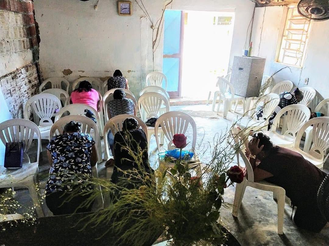 omaltrapilho's tweet photo. IGNORANTES NÃO SÃO ELAS 

Enquanto se escreve o mais novo compêndio teológico anti-Pentecostal (que não será lido por elas) elas continuam orando.

Elas vão levar jovens e crianças a Cristo, que se tornarão os novos calvinistas ou teólogos arminianos pós-pentecostais. 
+ https://t.co/G9bkrX460s