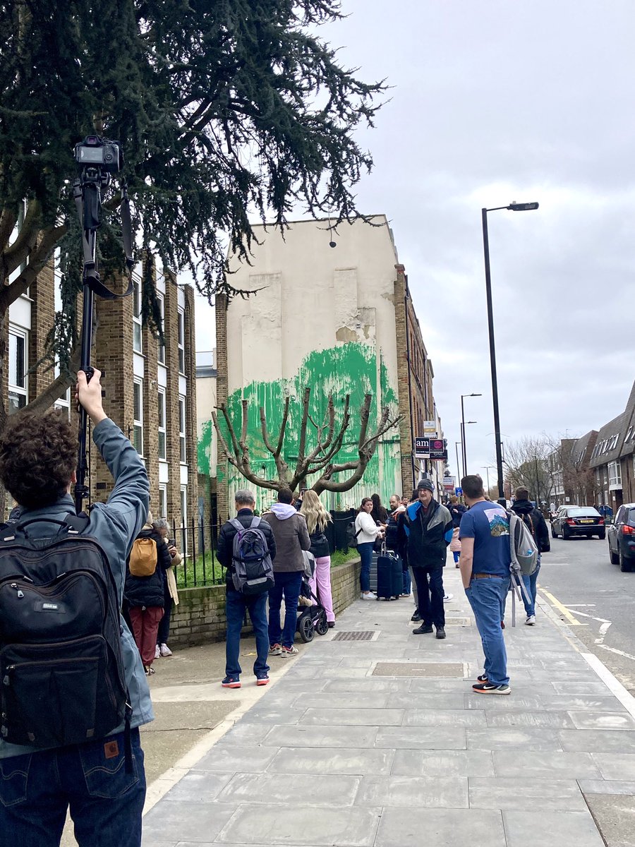 The #HornseyRoad #Banksy… #FinsburyPark #Holloway #Islington (borough) #NorthLondon #guerillaart #publicart #graffiti #activism #art