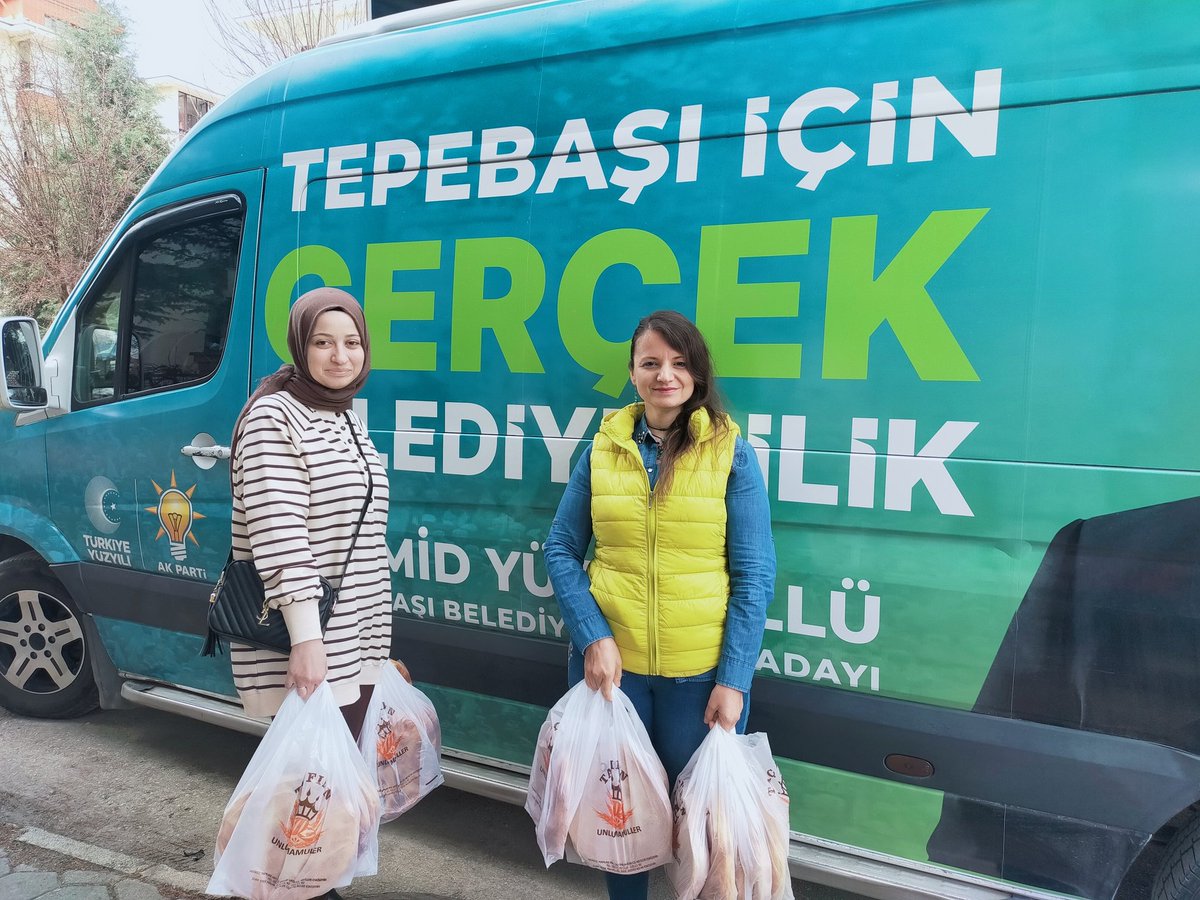 akkadintepebasi's tweet photo. 🔹Batıkent Mahallesi

AK Parti Tepebaşı İlçe Kadın Kolları olarak;
Kıymetli Başkanımız Sayın Hamid Yüzügüllü'nün selâmlarını ileterek,
pide ikramında bulunduk.

#RamazanBirlikteGüzel
#HayırlıRamazanlar 

#TepebaşınınYüzüGülecek @HamidYuzugullu https://t.co/JgcO2RSeUq