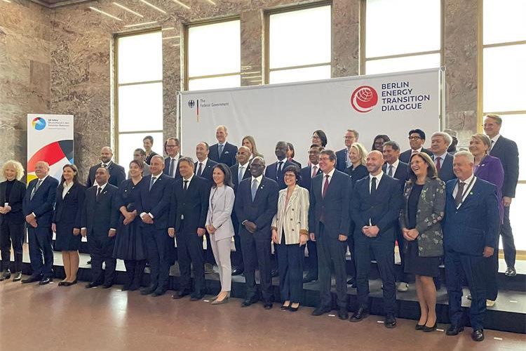 VladaRH's tweet photo. Ministar #MINGOR Damir Habijan sudjelovao je na 10. konferenciji @greensofa_betd pod sloganom „Ubrzavanje globalne energetske tranzicije“ u Berlinu: Fokus ovogodišnje konferencije bio je na mjerama za provedbu @COP28_UAE ciljeva. #BETD24 (1/2) https://t.co/wiYV34NFWV