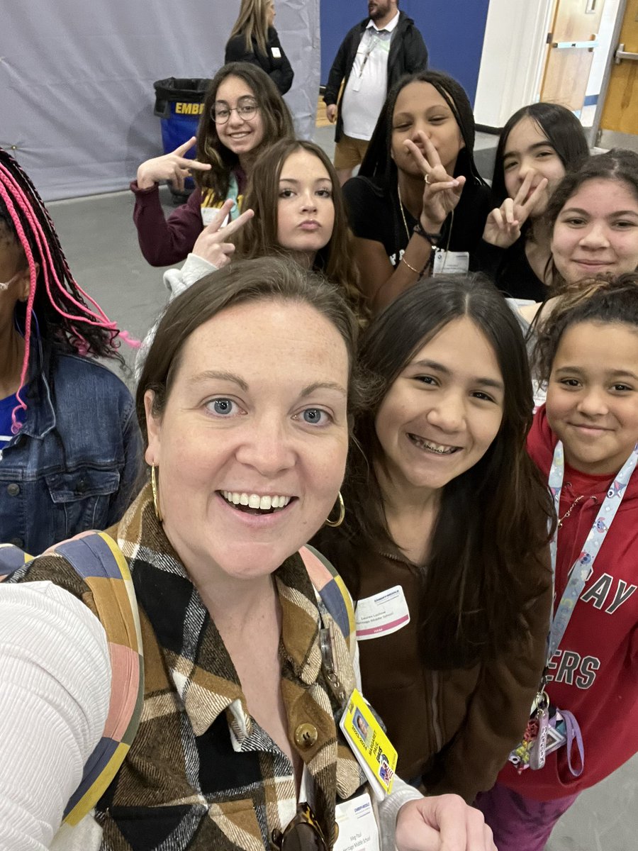 MrsPaulSCIENCE's tweet image. Took some future engineers to @EmbryRiddle today!! We had a blast making slime, landing drones, and simulating earthquakes @hmseaglesFL #VCSscience