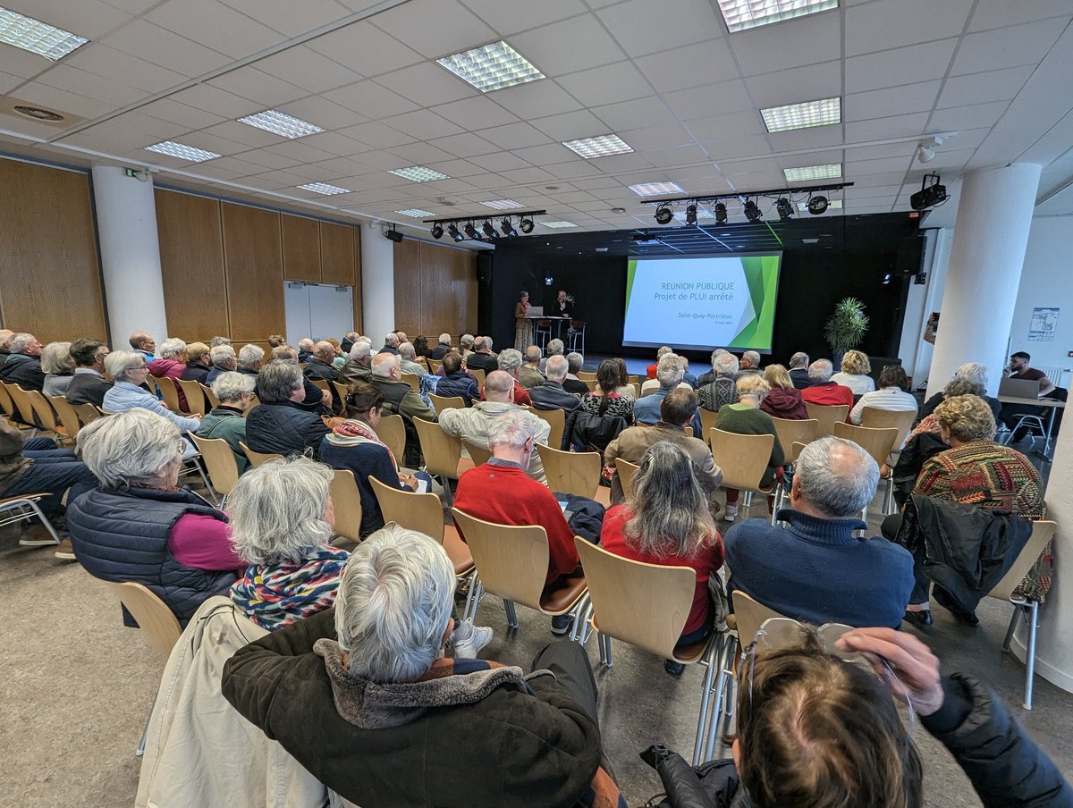 📣 La Ville de #SQPx propose aujourd'hui une réunion publique concernant le PLUi.
Le service urbanisme présente devant une centaine de personnes les grandes lignes de ce nouveau plan, l'ensemble de la présentation sera à retrouver sur ▶️ saintquayportrieux.fr 

<a href="/StBrieucAgglo/">StBrieuc Armor Agglo</a>