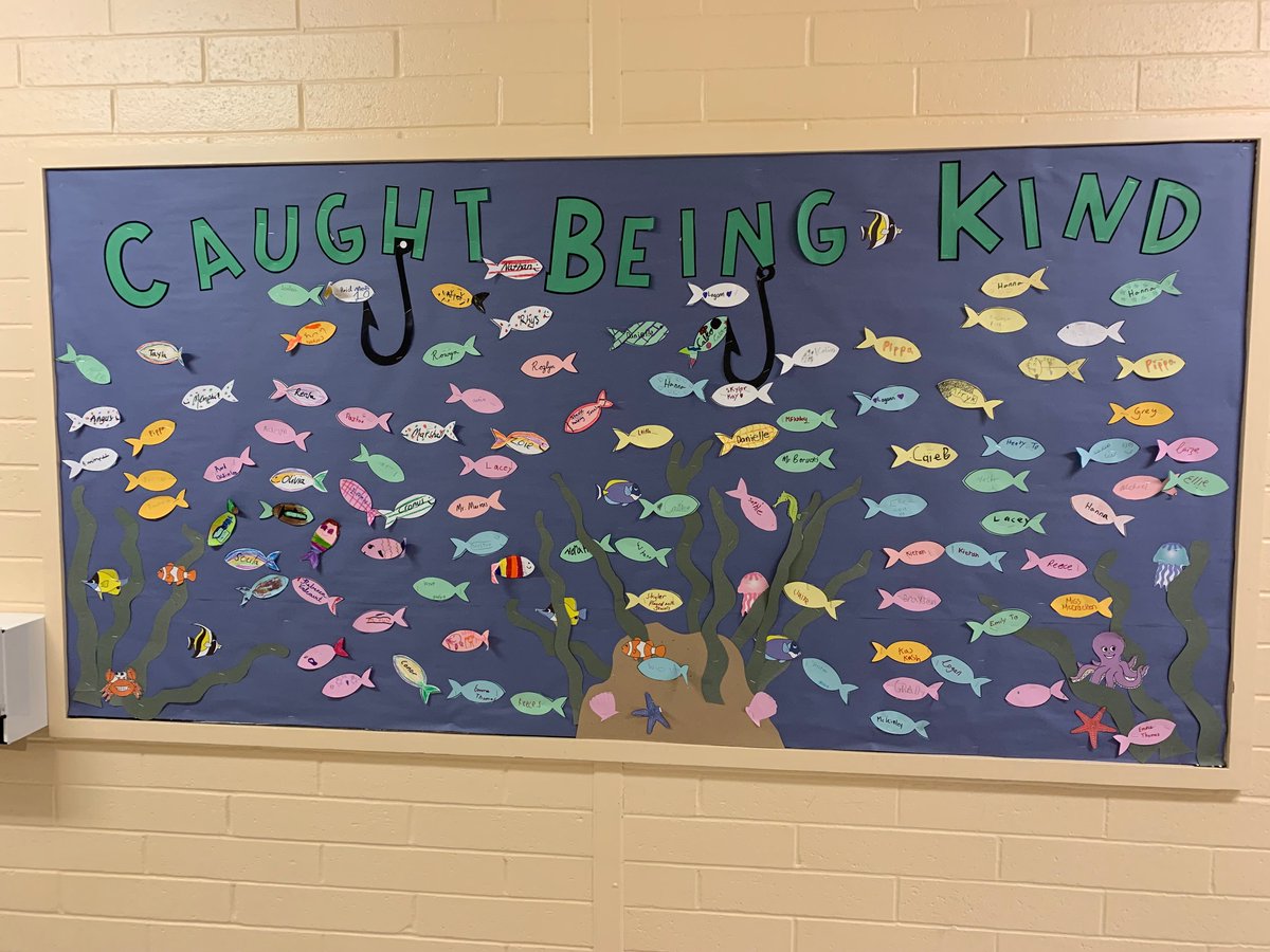 Students at @LRSDCanyonSchl are getting caught being kind.🪝🐟 Those caught in the act, put their name on a fish on a kindness bulletin board. Kindness is an antidote to loneliness & isolation, deepens friendships, and brings new perspectives. Try it today!