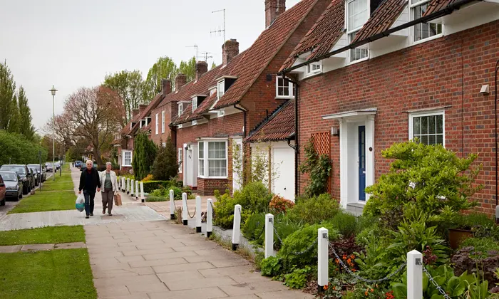 engl1shtradcat's tweet photo. Welwyn Garden City, founded in 1920, was designed by Sir Ebenezer Howard – the pioneer of the garden city movement – to incorporate the advantages of both the city and the country. https://t.co/nBTVtTzvWG