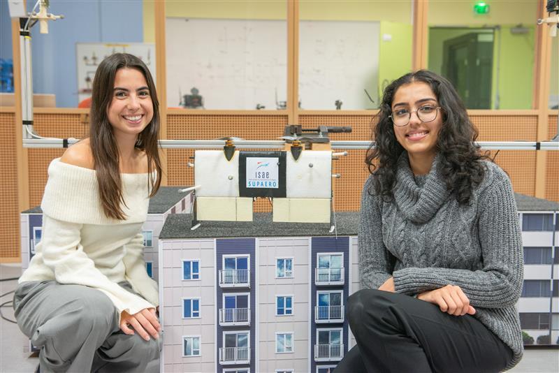 🤖 Krishna Murali & Elena Ponce Moreno, 2-year @isae_officiel students in the Master in #Aerospace #Engineering are taking part in ICRA, one of the two most prestigious #robotics conferences in the world 🤩 🔎 + infos on the Mavion project 👉 swll.to/z6NrC