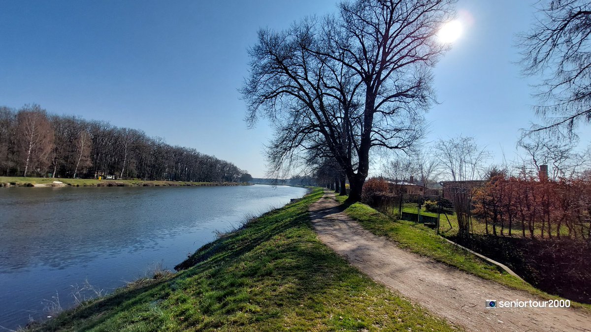 seniortour2000's tweet image. Labská kurýrní..v Lysé otočka na Byšičky, Čelákovice, Mochov a do Úval na vlak..serpentiny v Kozovazích daly vzpomenout na naše alpská putování, dnes navíc s těžkým batohem na zádech 🤣 #Labe #Polabi