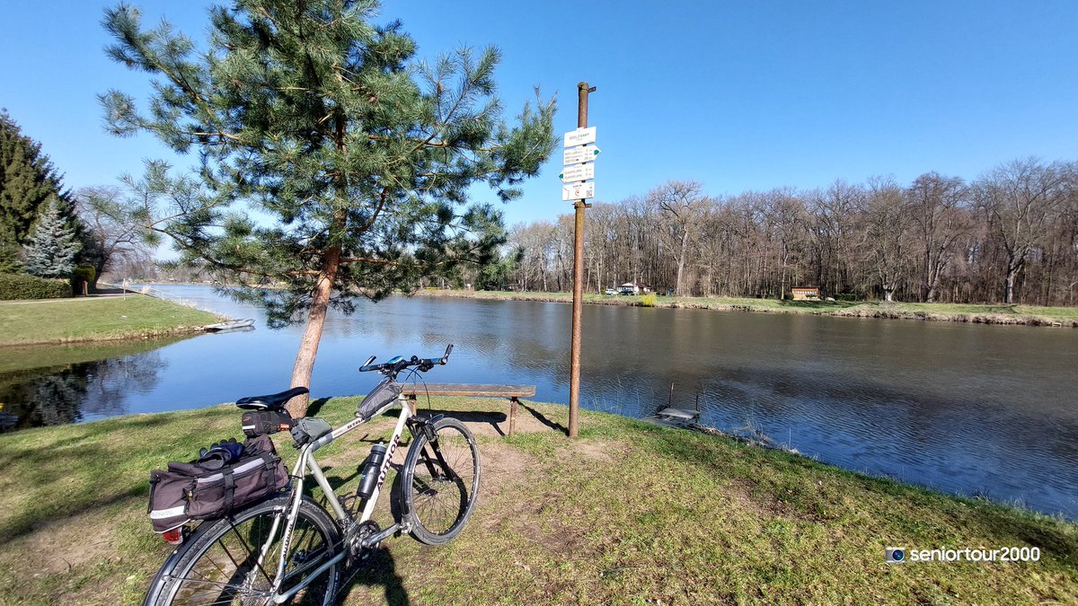 seniortour2000's tweet image. Labská kurýrní..v Lysé otočka na Byšičky, Čelákovice, Mochov a do Úval na vlak..serpentiny v Kozovazích daly vzpomenout na naše alpská putování, dnes navíc s těžkým batohem na zádech 🤣 #Labe #Polabi