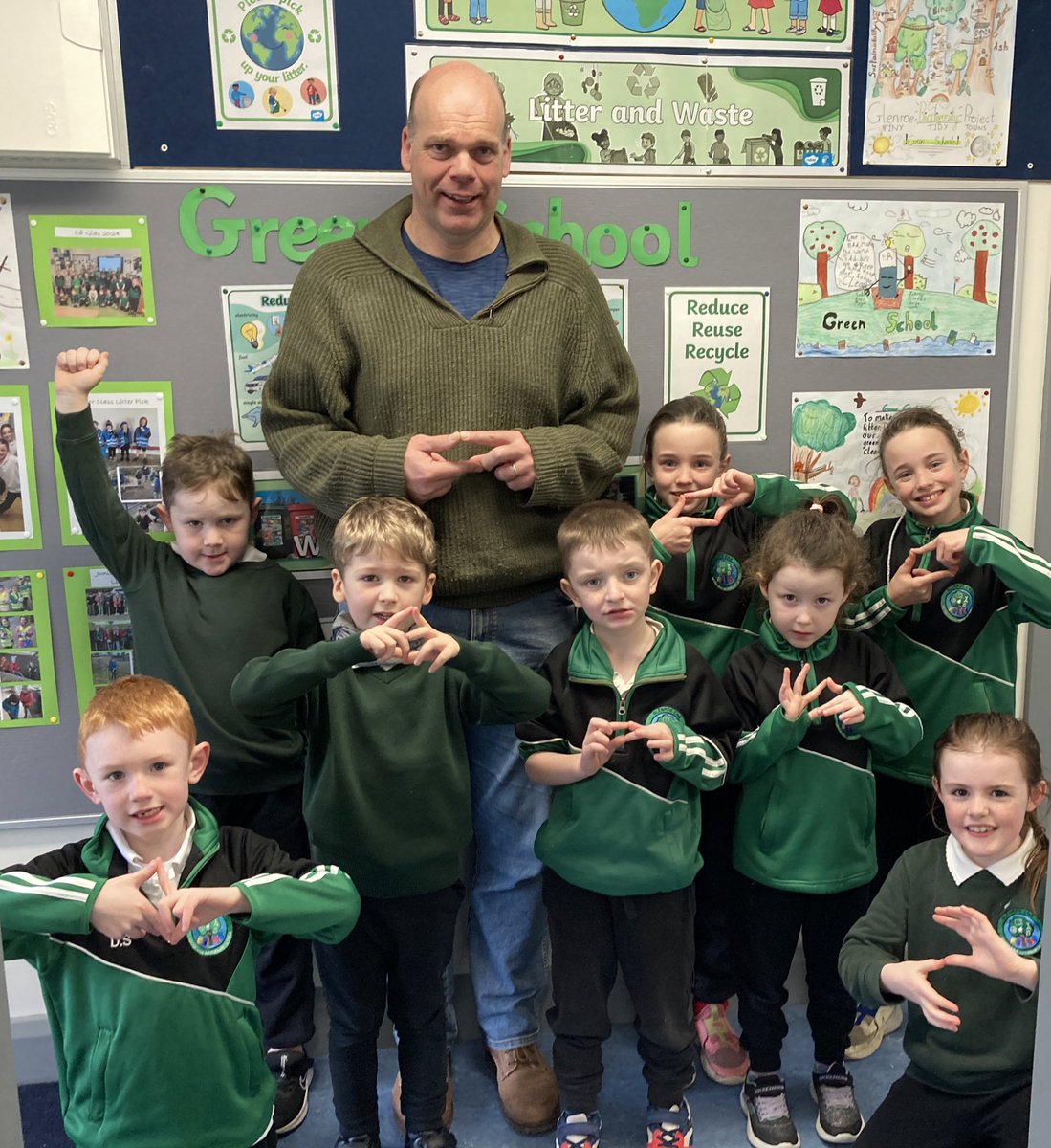 GREEN SCHOOLS UPDATE! Green Schools Officer, Hans, visited our school last week to assess the great work we’ve being doing in our school in order to achieve our first Green Flag. We are glad to report that Hans was highly impressed and is delighted to award us our Green Flag 💚