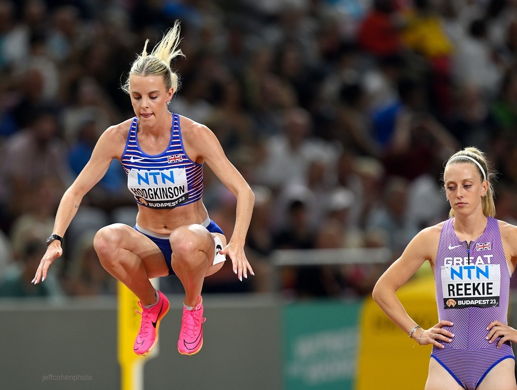 Keely Hodgkinson and Jemma Reekie 🇬🇧, 800m . Budapest23. . . . #keelyhodgkinson #jemmareekie #800m #britishathletics #athletics #trackandfield #jeffcohenphoto @keely.hodgkinson @jemmareekie instagr.am/p/C4tFArqP4gu/