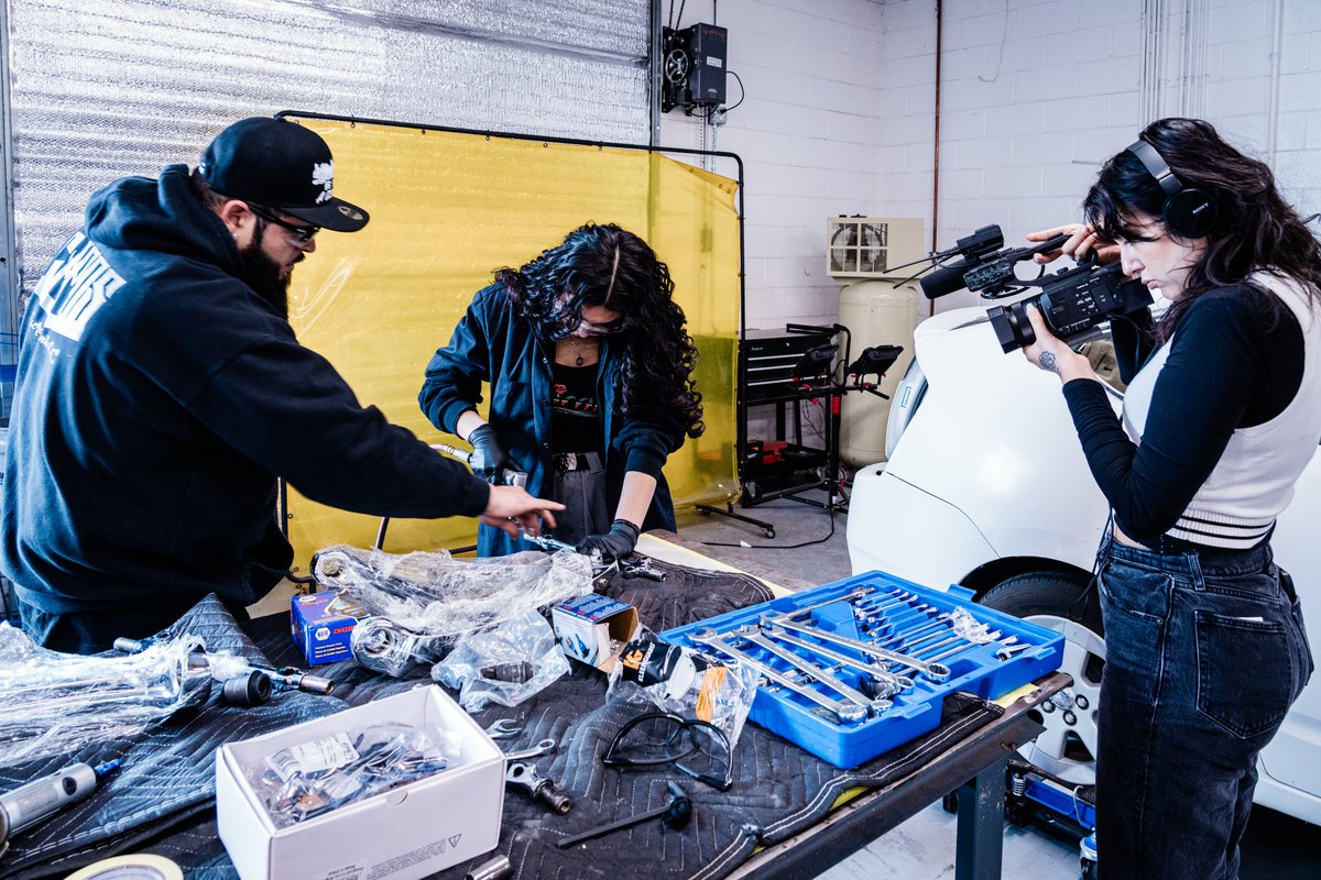 Tune into ABC 10 tonight (3/19) at 6:30 pm to see our students shine with the SAVA Lowrider EV Project! See the journey of automotive innovation and how our students are pushing the boundaries of what's possible. This is one feature you won't want to miss! 📸:@AndriTambunan