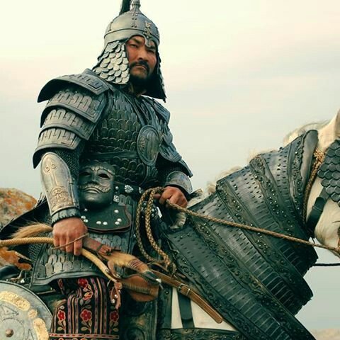 Taht için savaşan Han'a değil.! 
Toprak için savaşan Han'a itaat edin..!!! 

🐺Kırgız Türk Atasözü